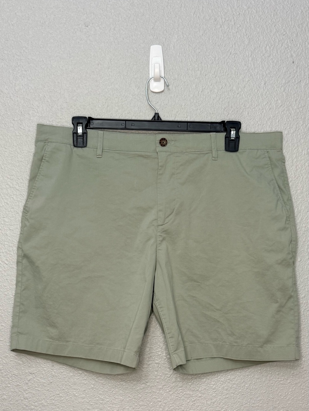 Faherty | Movement Chino Short | Sage Green | Waist 38” Inseam 8”